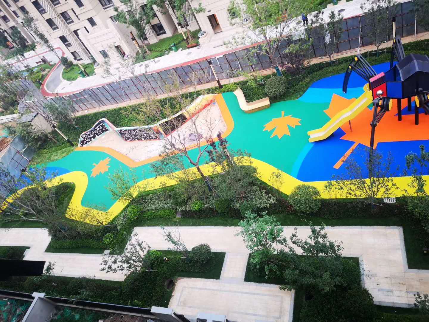 小區(qū)塑膠地面場地實(shí)拍
